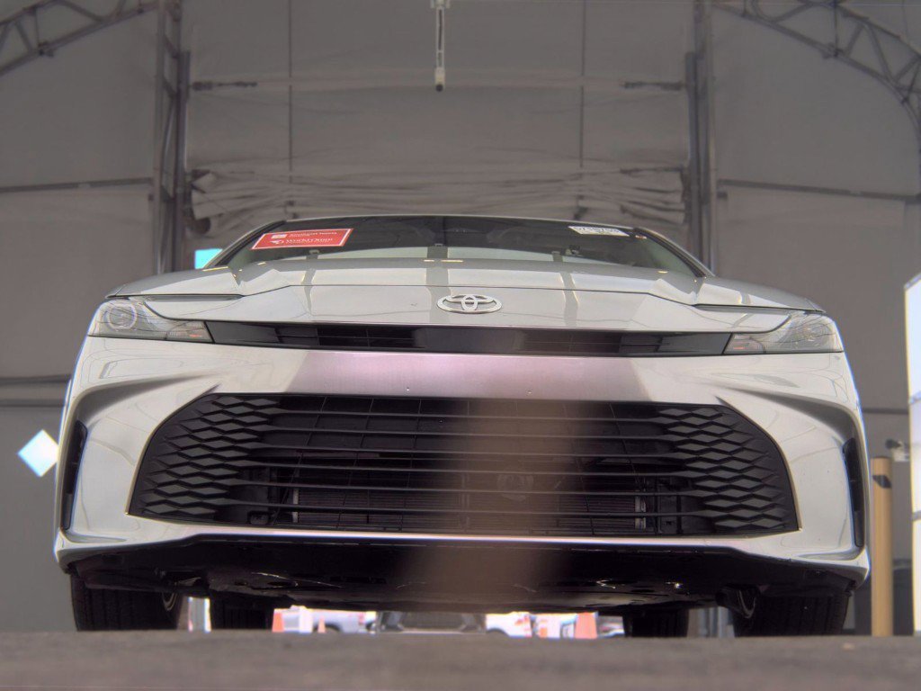Used 2025 Silver Toyota LE image 3