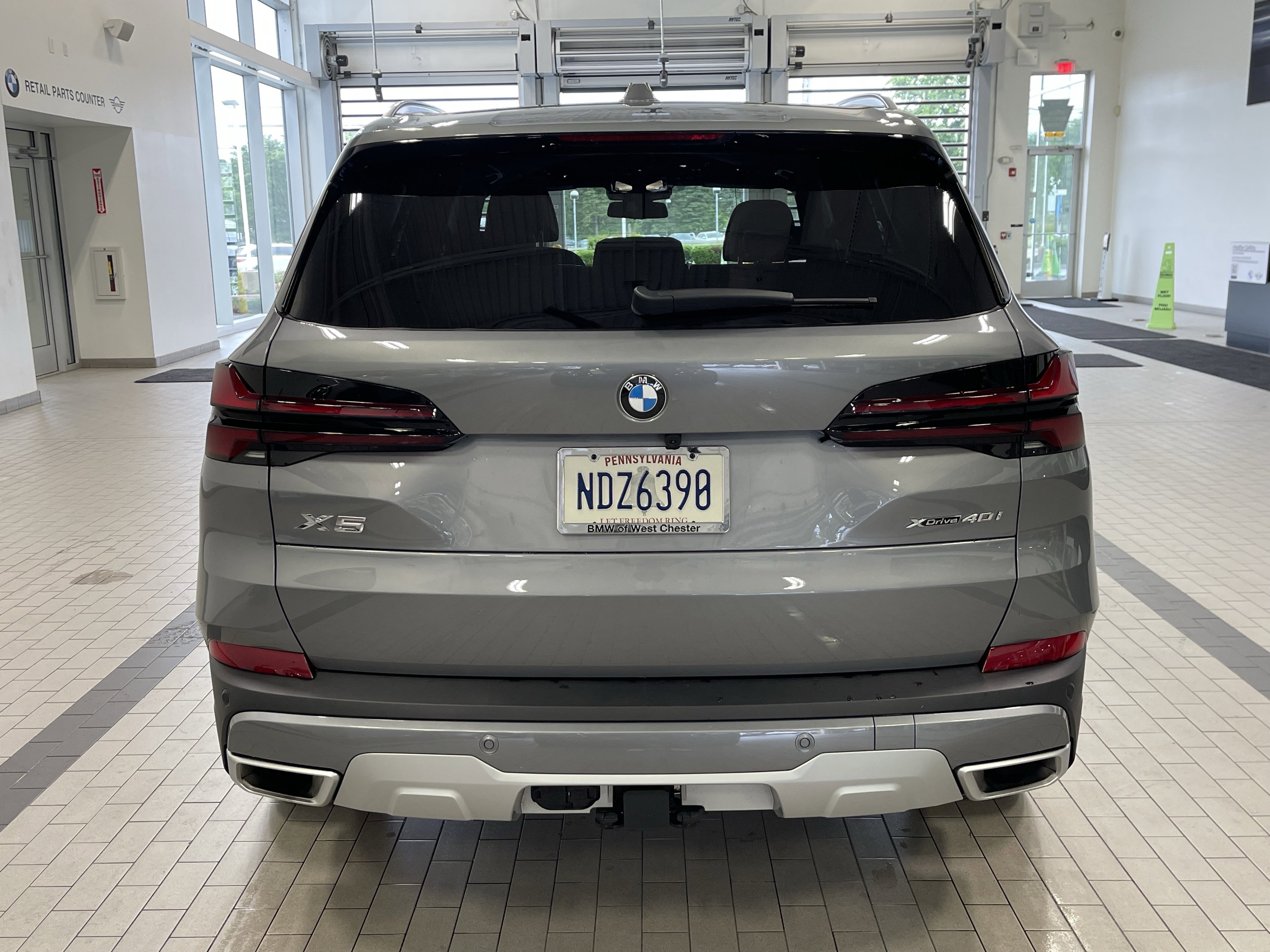 Used 2026 SKYSCRAPER GREY M BMW xDrive40i image 6