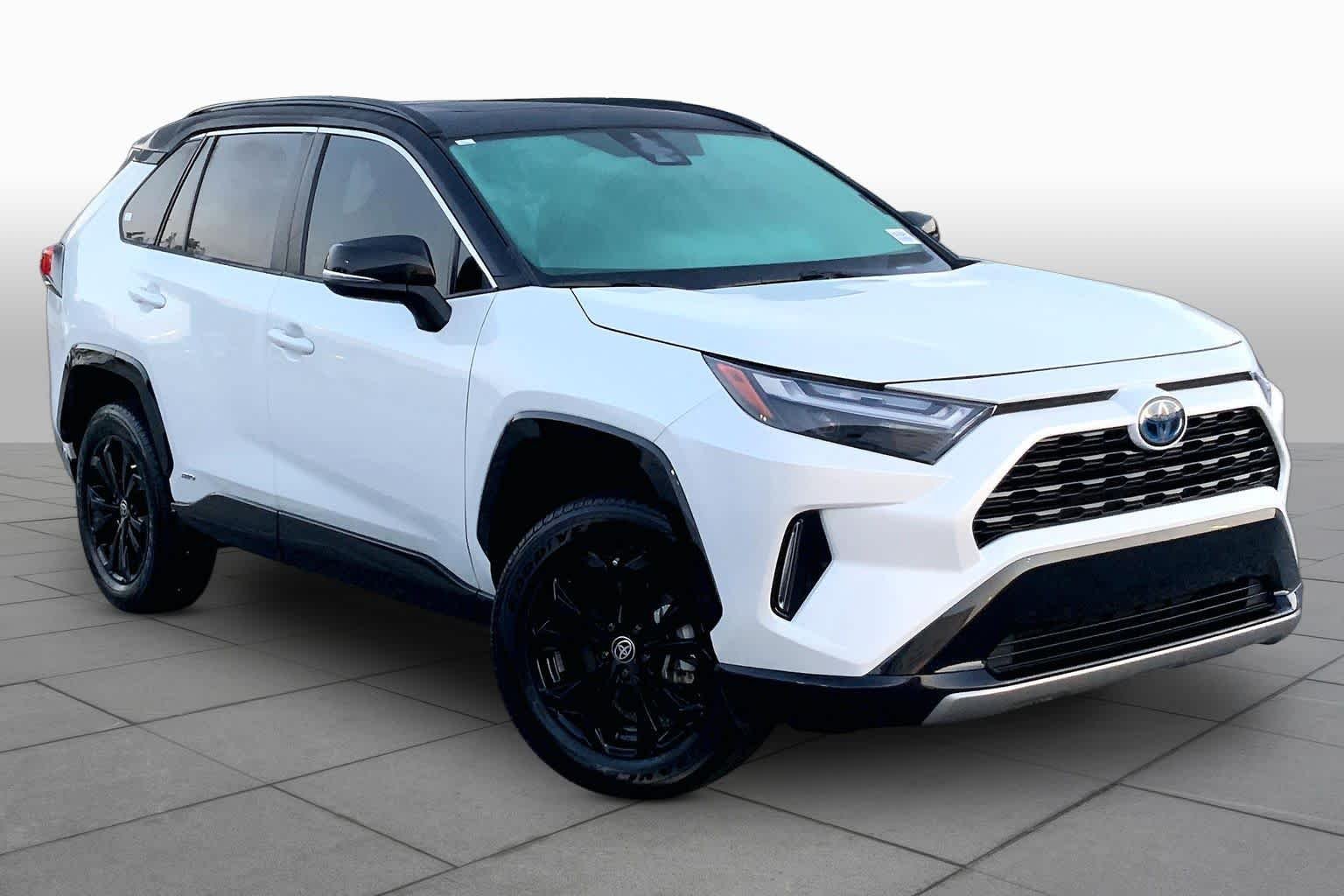 Used 2023 Wind Chill Pearl/Midnight Black Metallic Toyota Hybrid XSE image 3