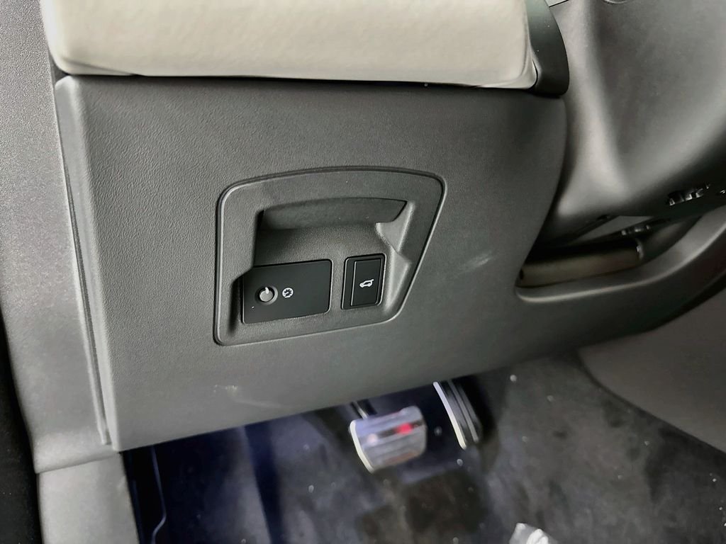 New 2026 Zadar Grey Land Rover Belgravia Edition image 10