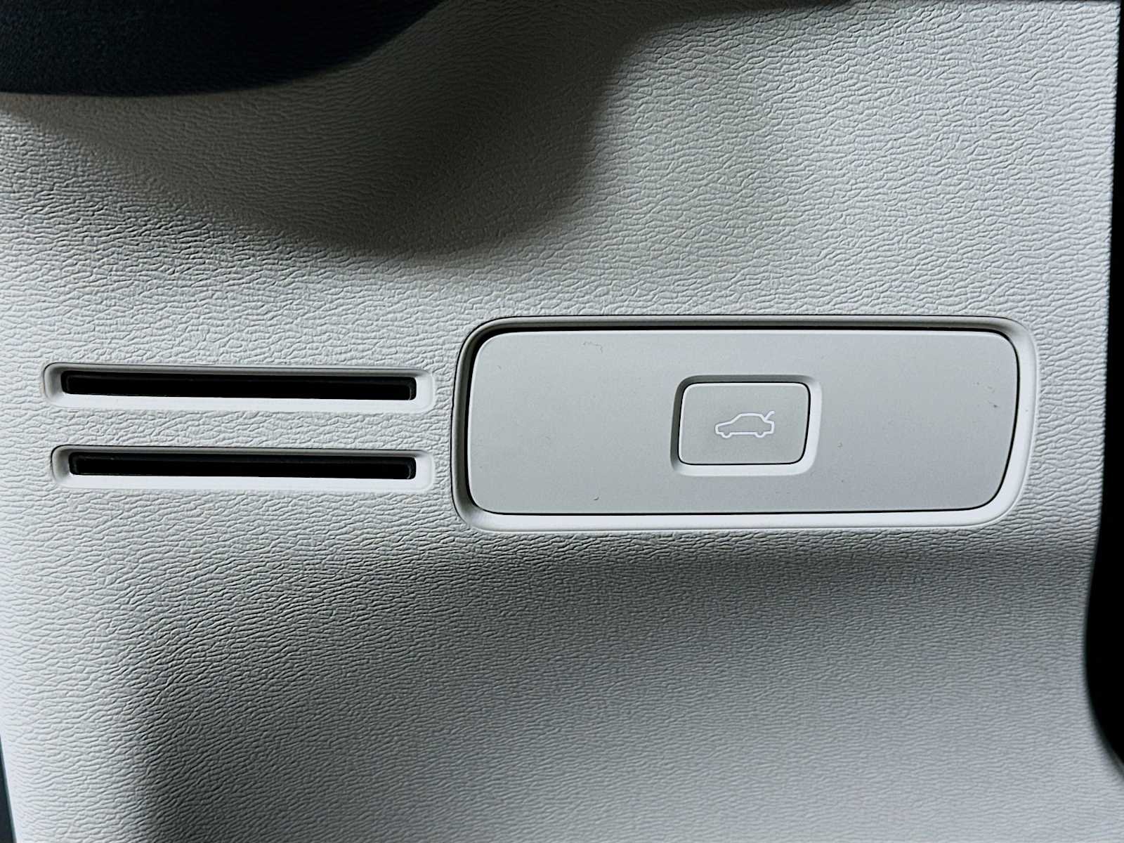 New 2026 Aurora Silver Volvo Ultra image 10