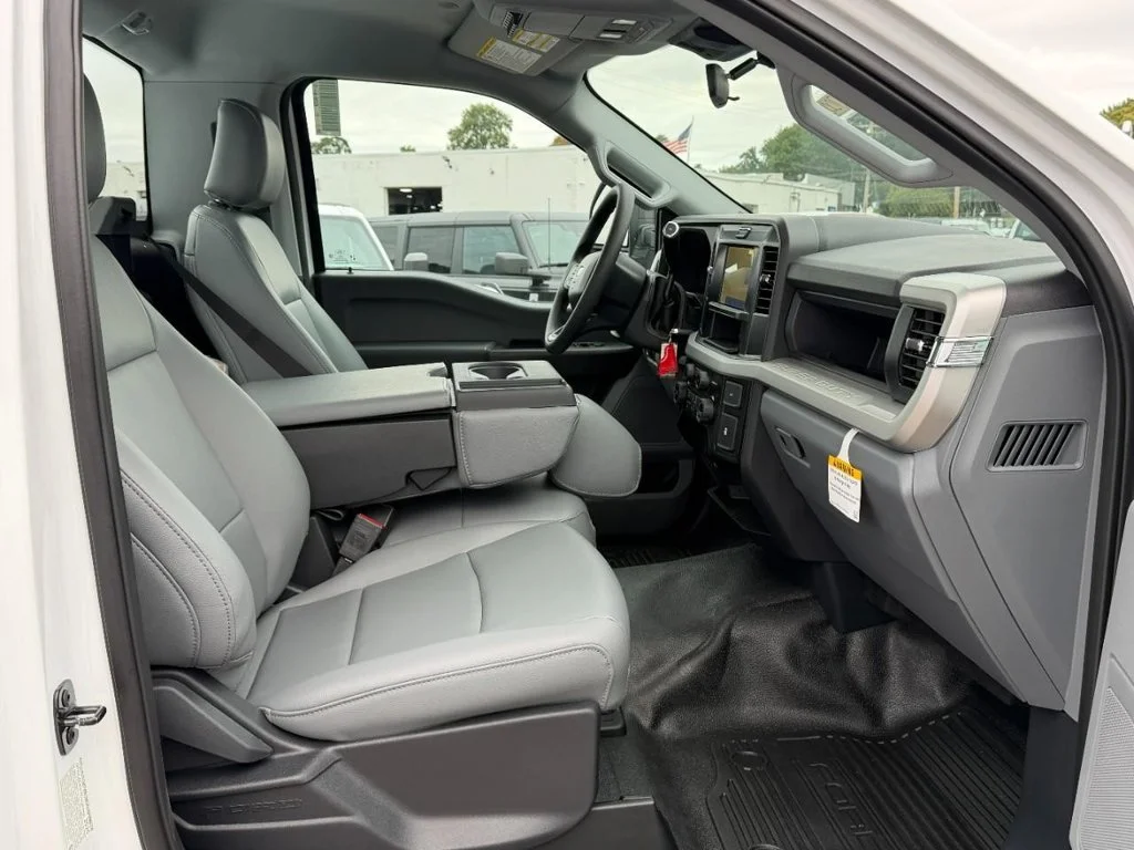 New 2027 Oxford White Ford F-350® XL image 4