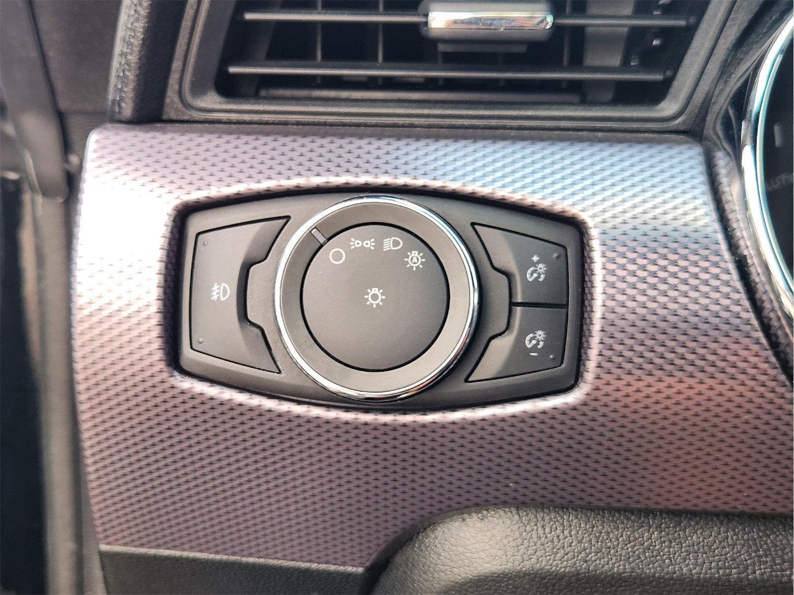 2017 Ford Mustang photo 21 of 33