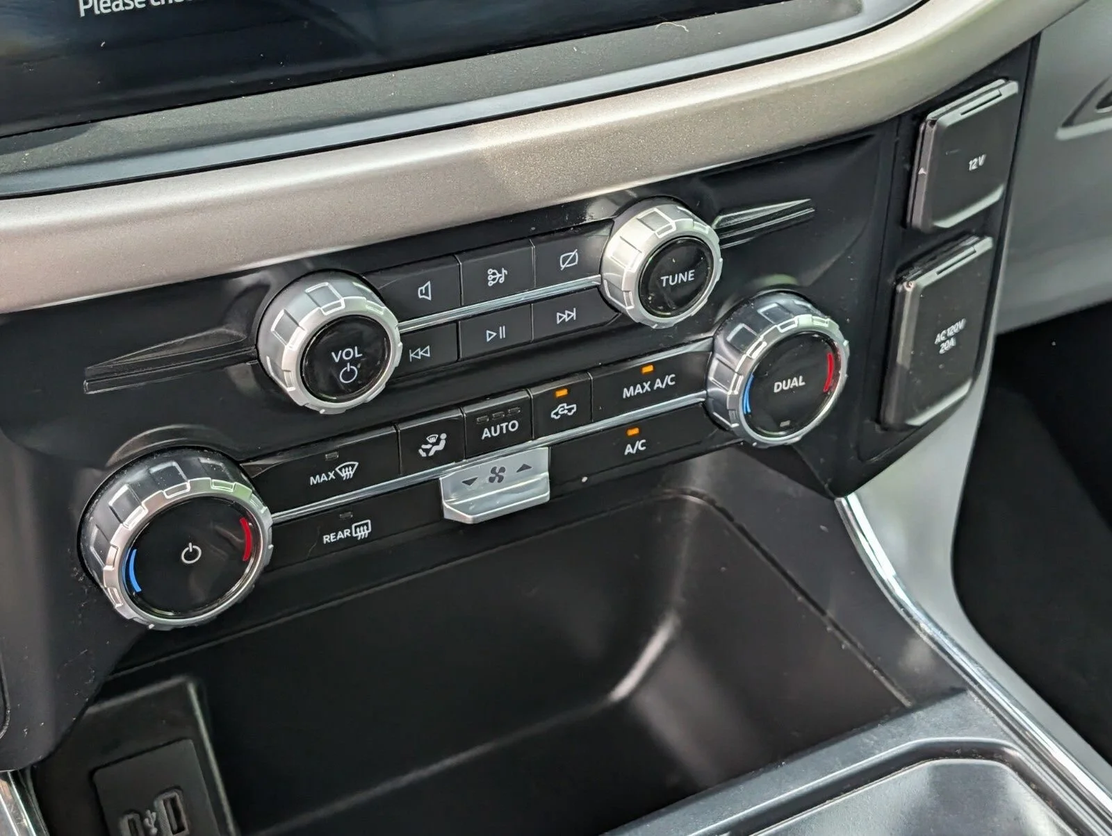 Used 2024 Black Ford XLT image 11