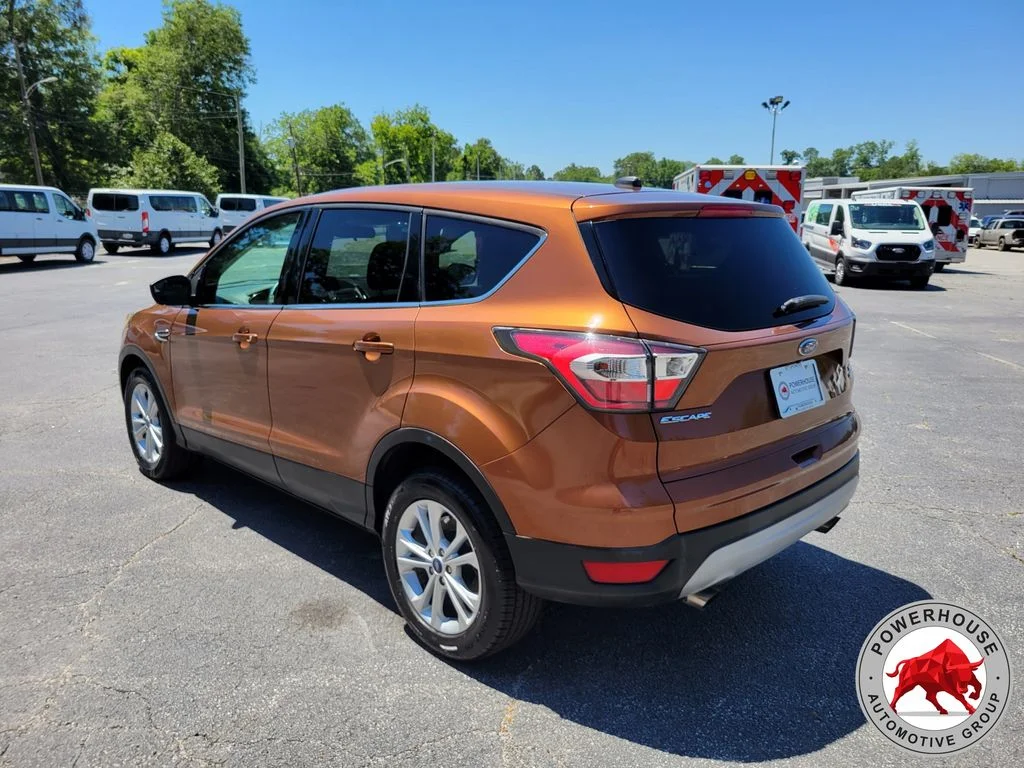 Used 2017 Red Ford SE image 4