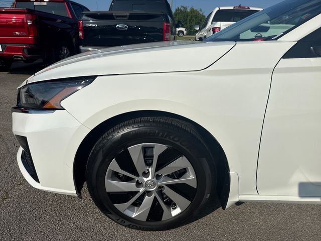 Used 2024 White Nissan 2.5 S image 11