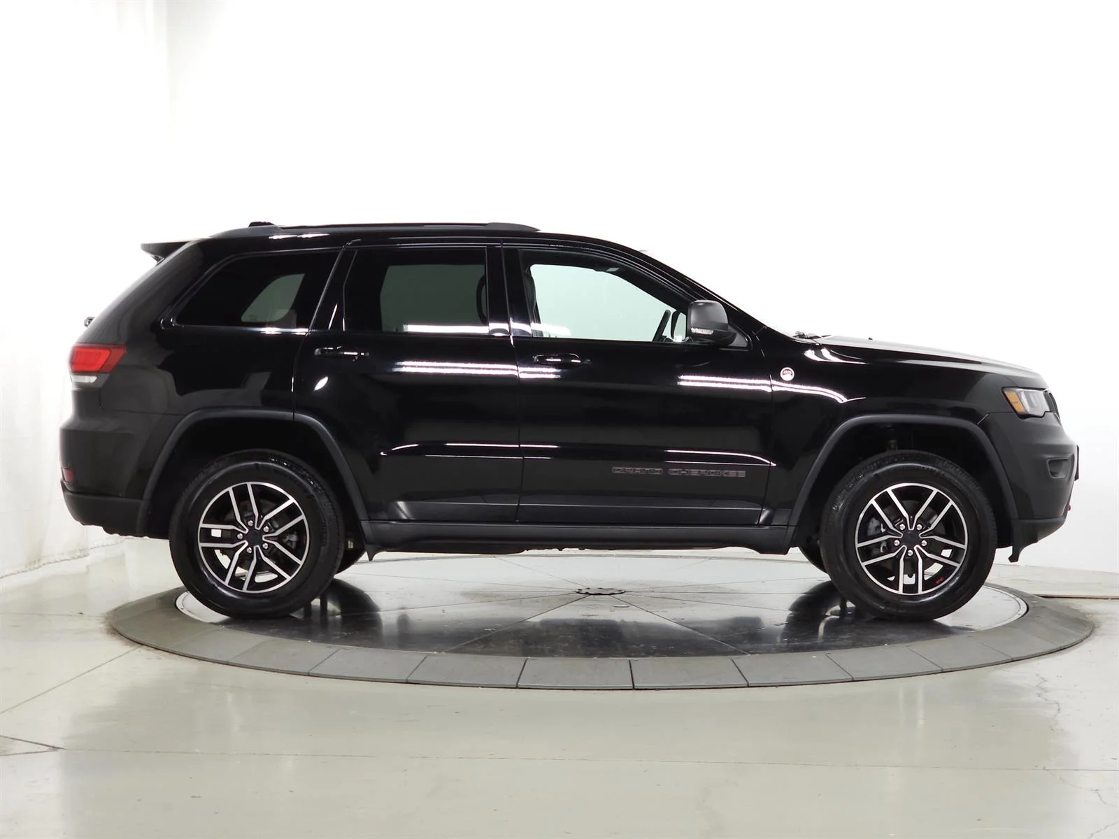 Used 2020 Black Jeep Trailhawk image 10