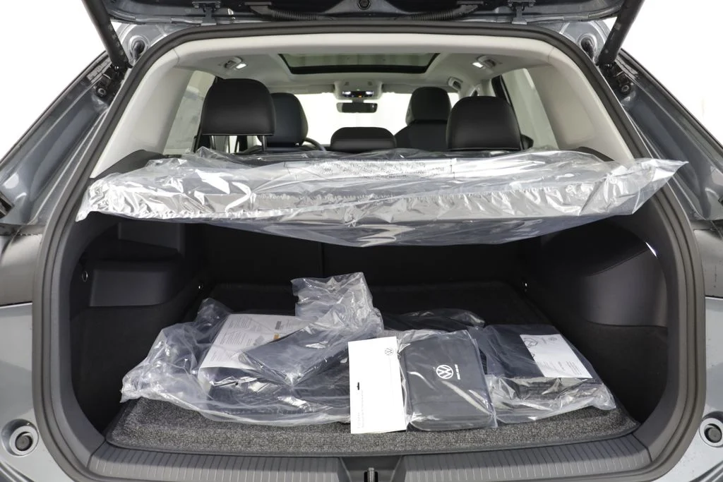 New 2026 Platinum Grey Volkswagen 2.0T SE image 18