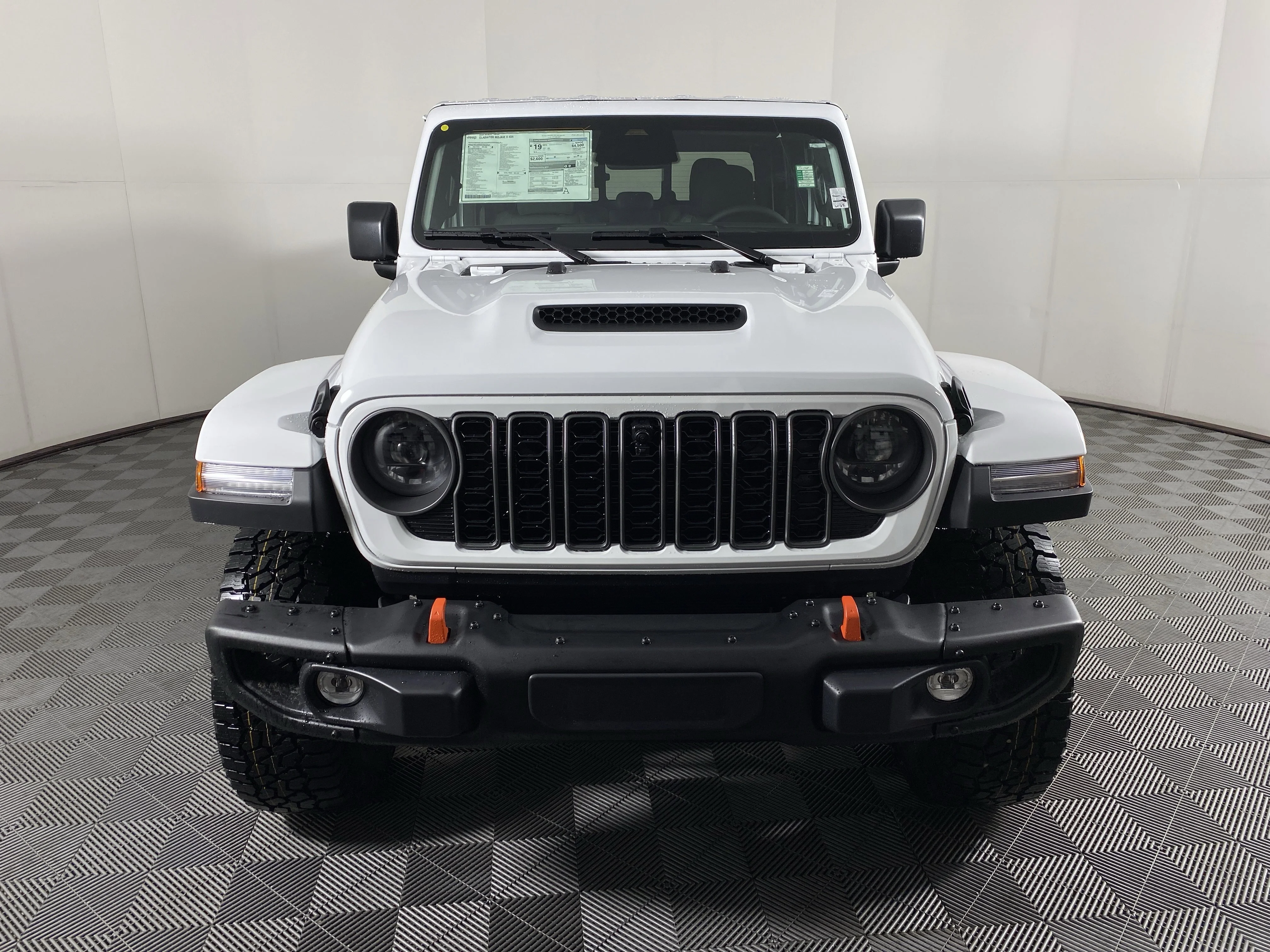 New 2026 Bright White Clear-Coat Exterior Paint Jeep Mojave X image 11