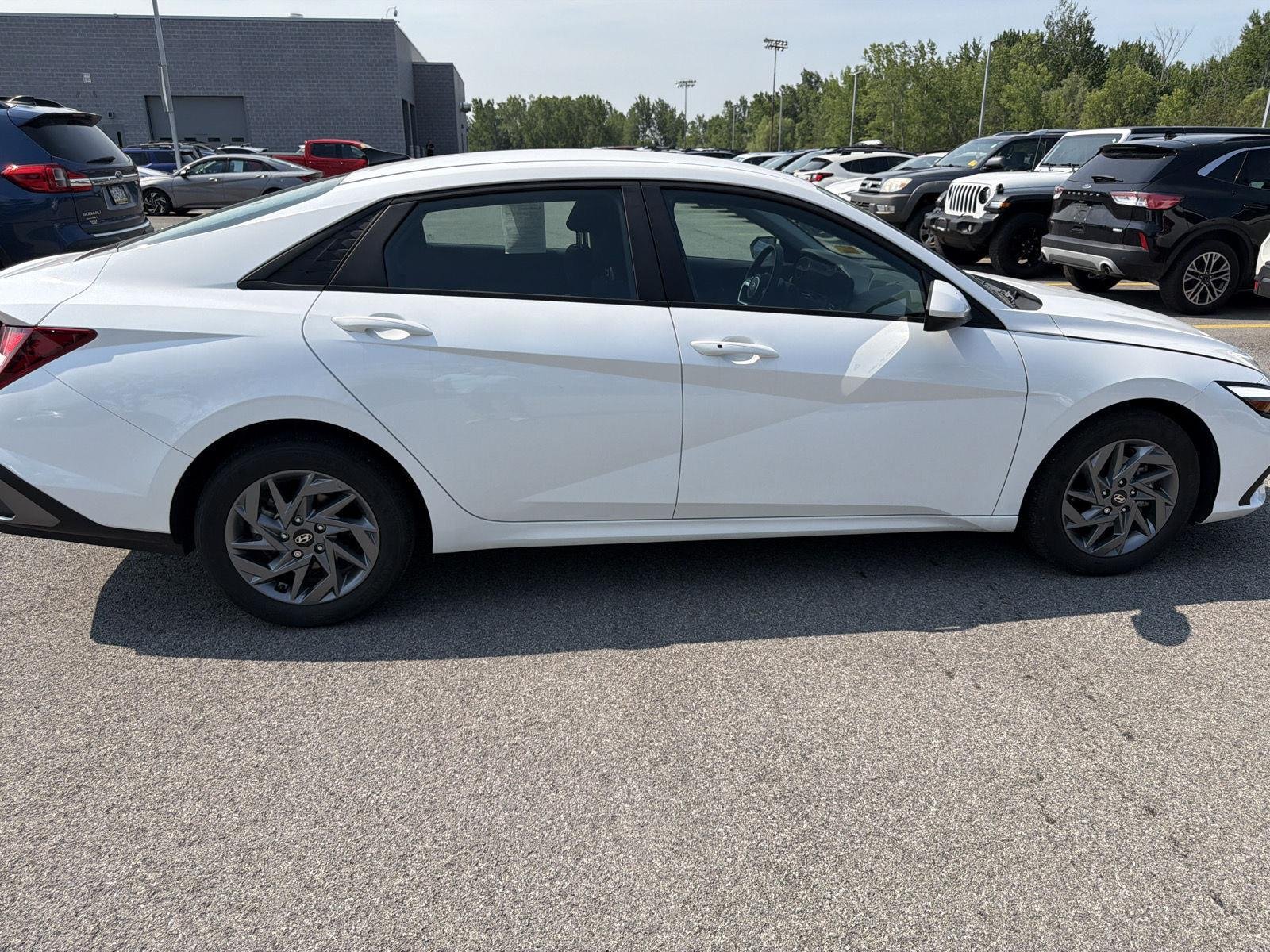 Used 2024 Serenity White Hyundai SEL image 7