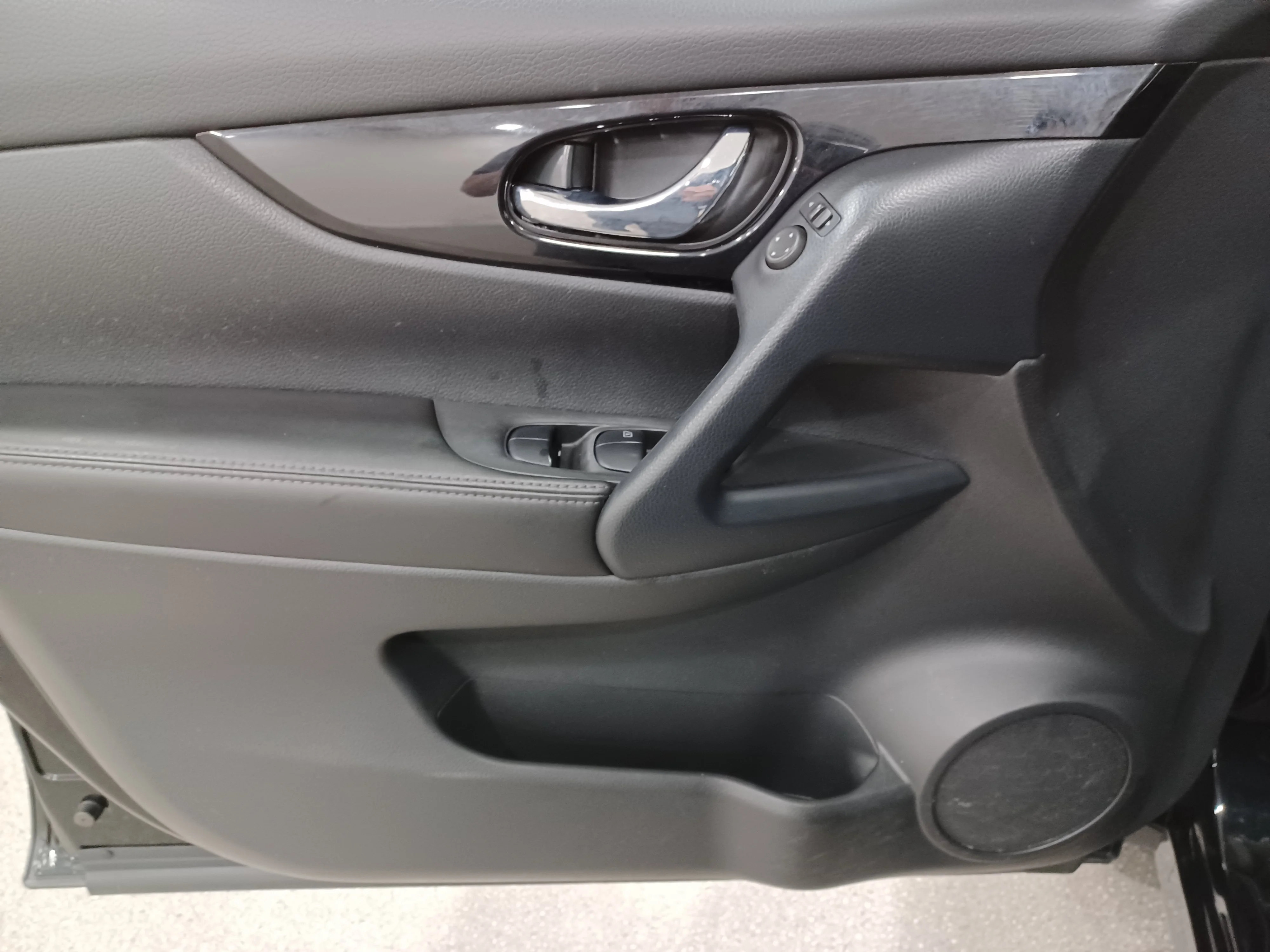 Used 2023 Magnetic Black Metallic Nissan SV AWD*Adaptive Cruise | Remote Start | Htd Seats | Sunroof | Htd Wheel | Lane Keep Assist | CarPlay image 8