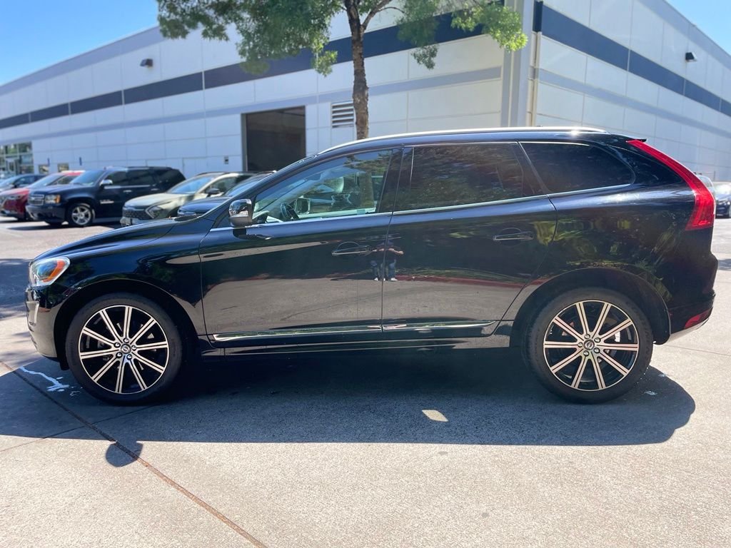 Used 2017 Onyx Black Metallic Volvo T6 Inscription image 6