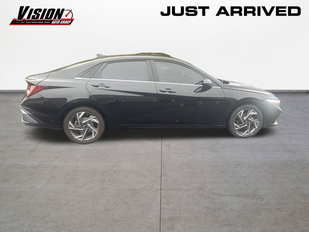 Used 2024 Black Hyundai SEL image 7