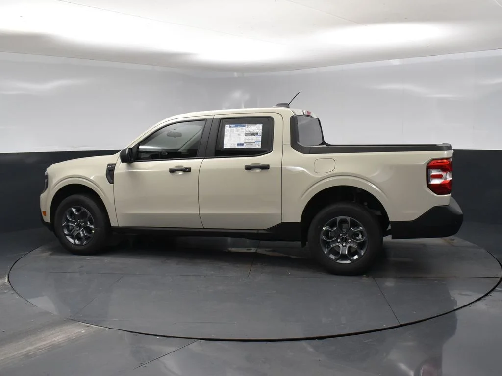 New 2025 Beige Ford XLT image 4