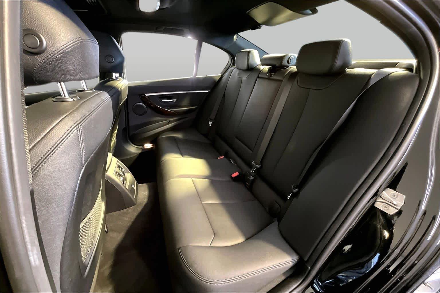 Used 2018 Black Sapphire Metallic BMW 330i xDrive image 21