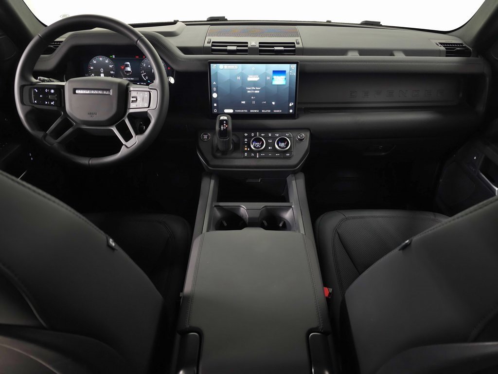 2025 LAND ROVER DEFENDER - Image 13