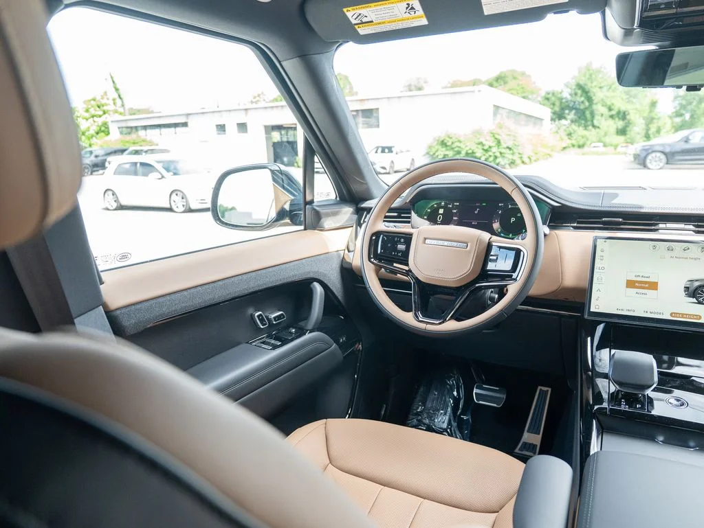 New 2026 Varesine Blue Land Rover Dynamic SE image 18