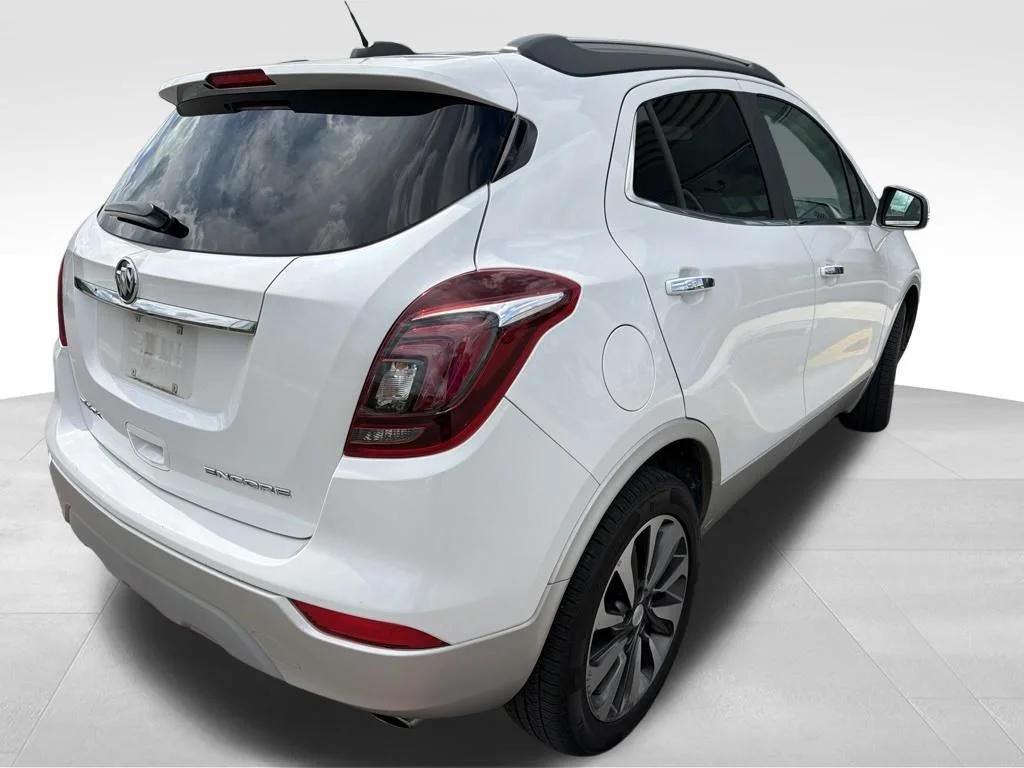 Used 2018 White Frost Buick Essence image 28