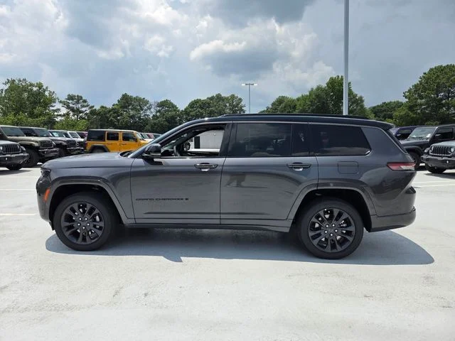 New 2026 Baltic Gray Metallic Clear-Coat Exterior Paint Jeep Limited Reserve image 4