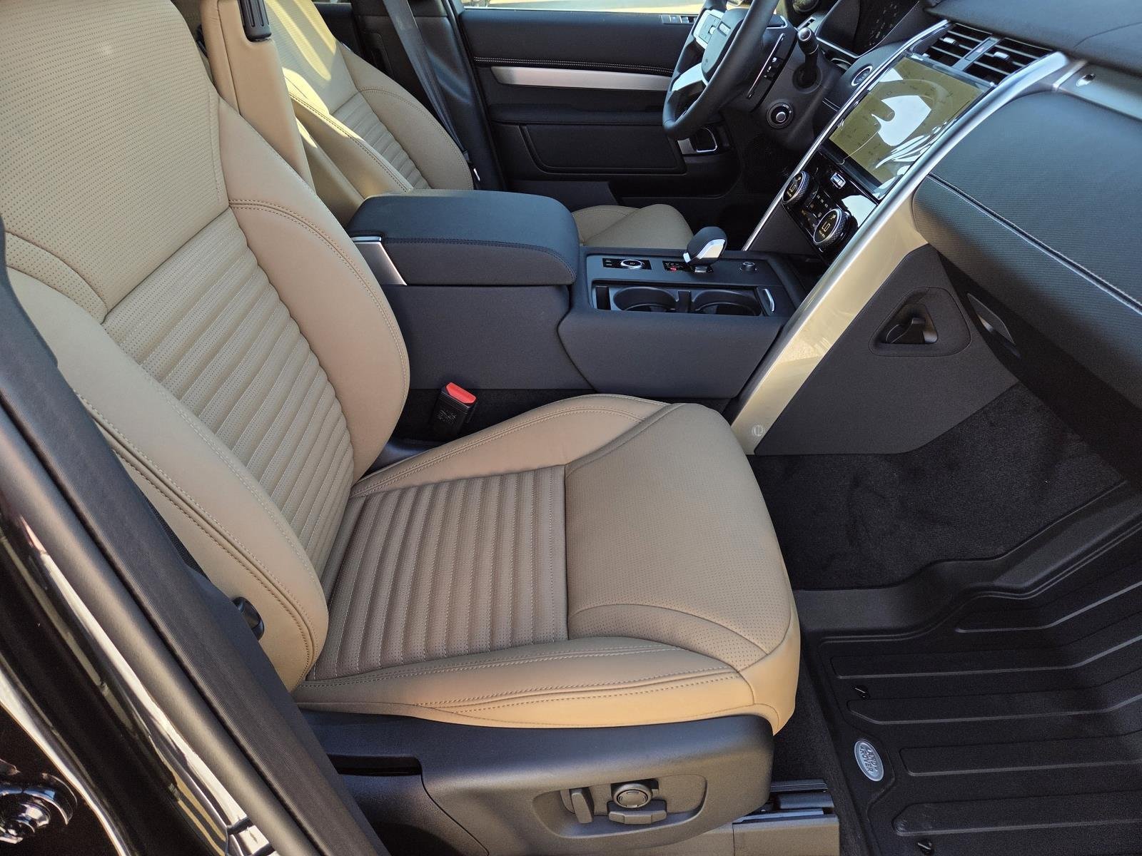 New 2026 Santorini Black Land Rover Dynamic SE image 40