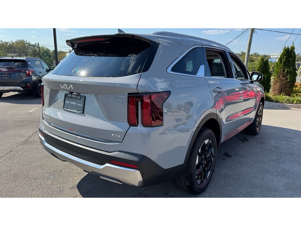 2026 Kia Sorento S photo 2