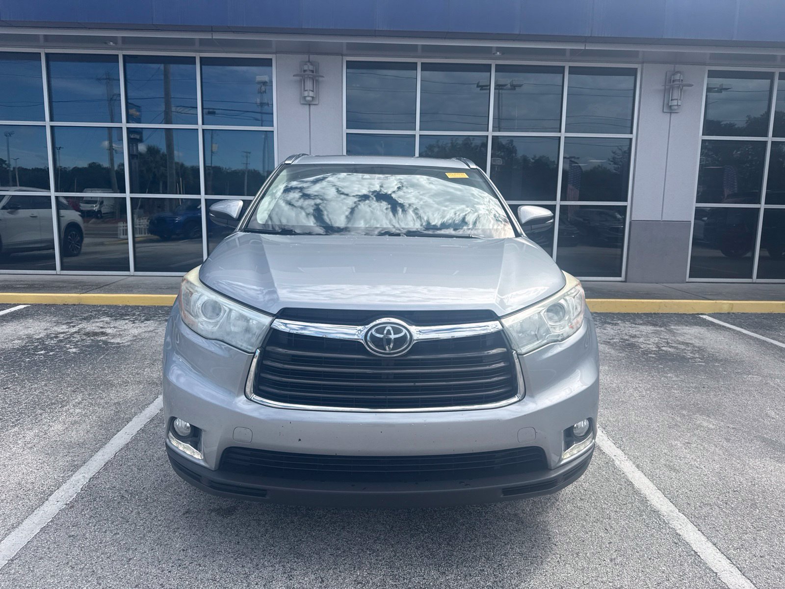 Used 2016 Silver Toyota Limited Platinum V6 image 4