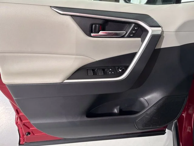 Used 2021 Red Toyota XLE Premium image 17