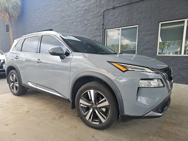 Used 2023 Gray Nissan SL image 3