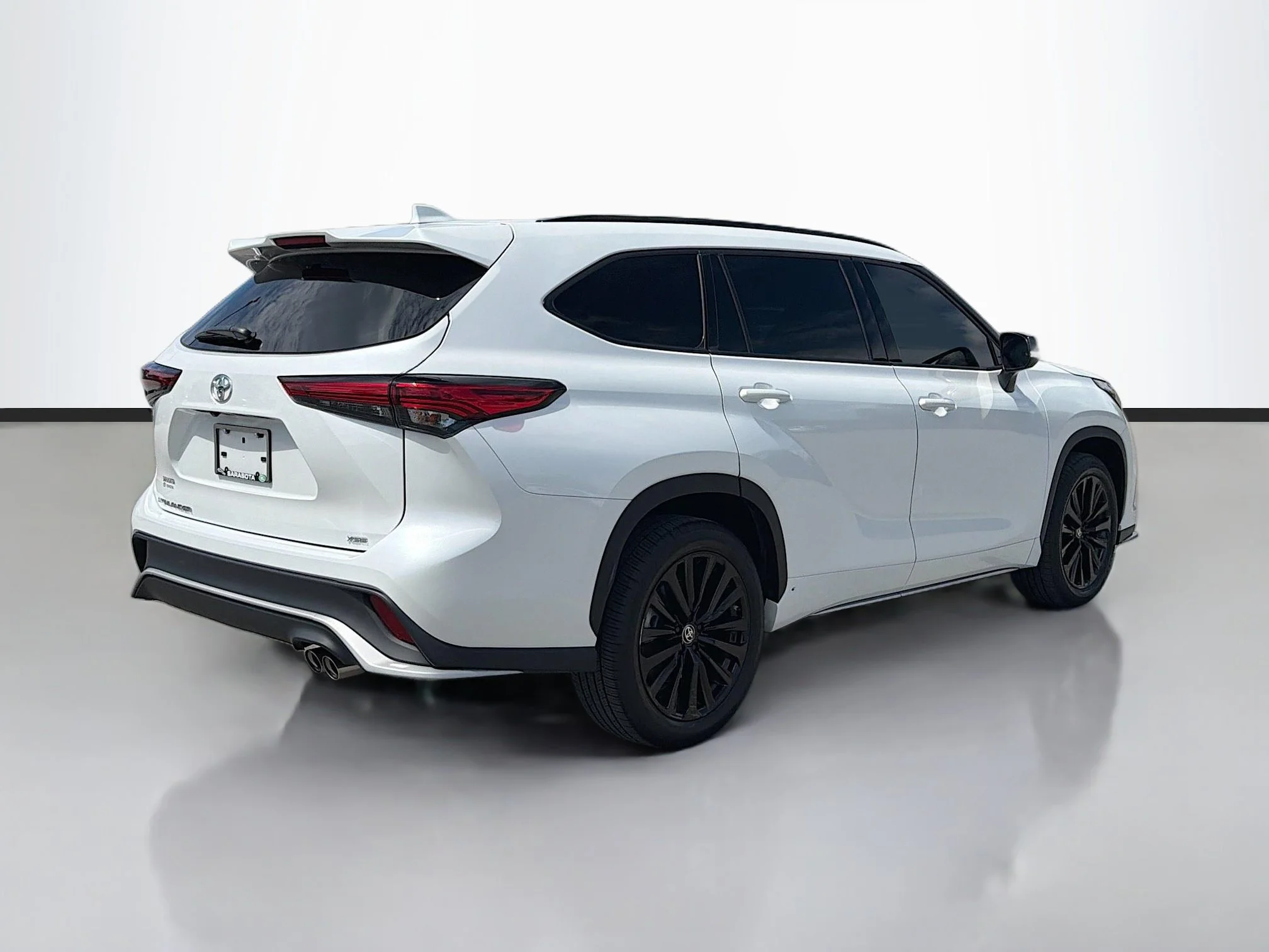Used 2023 Pearl Toyota XSE image 5
