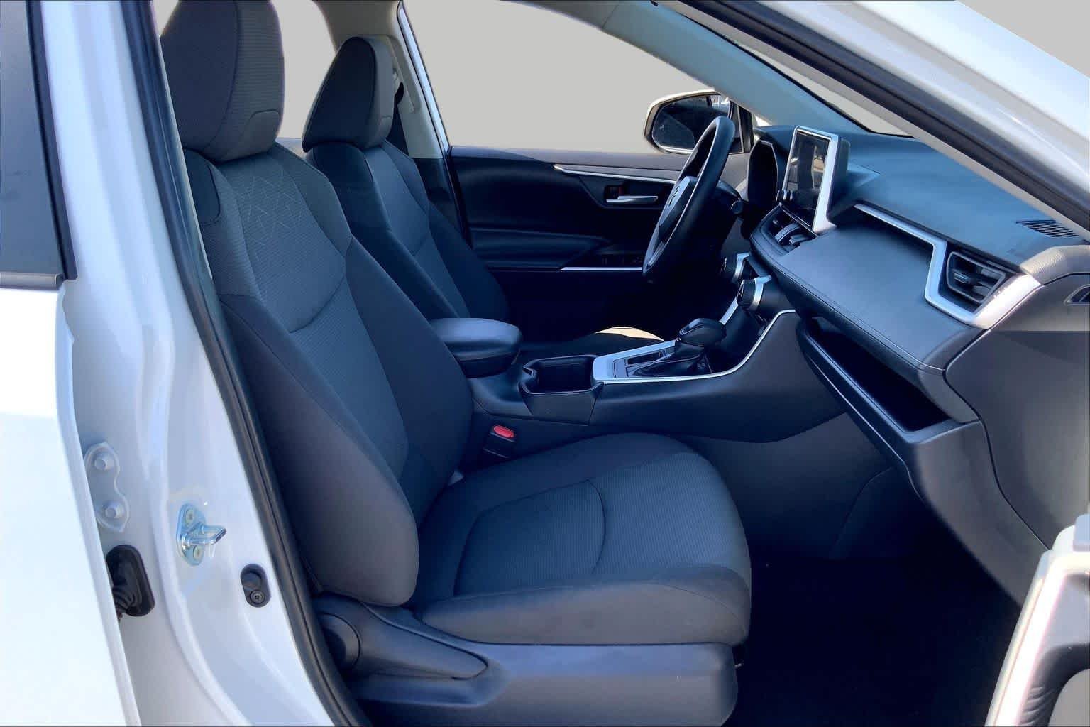 Used 2025 Ice Cap Toyota XLE image 9