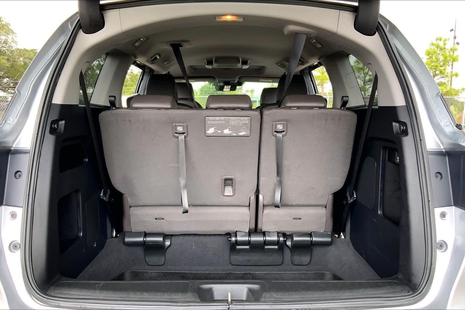 Used 2019 Lunar Silver Metallic Honda EX-L w/Navi/RES image 34