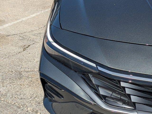 2025 Hyundai Elantra Limited - Photo 35