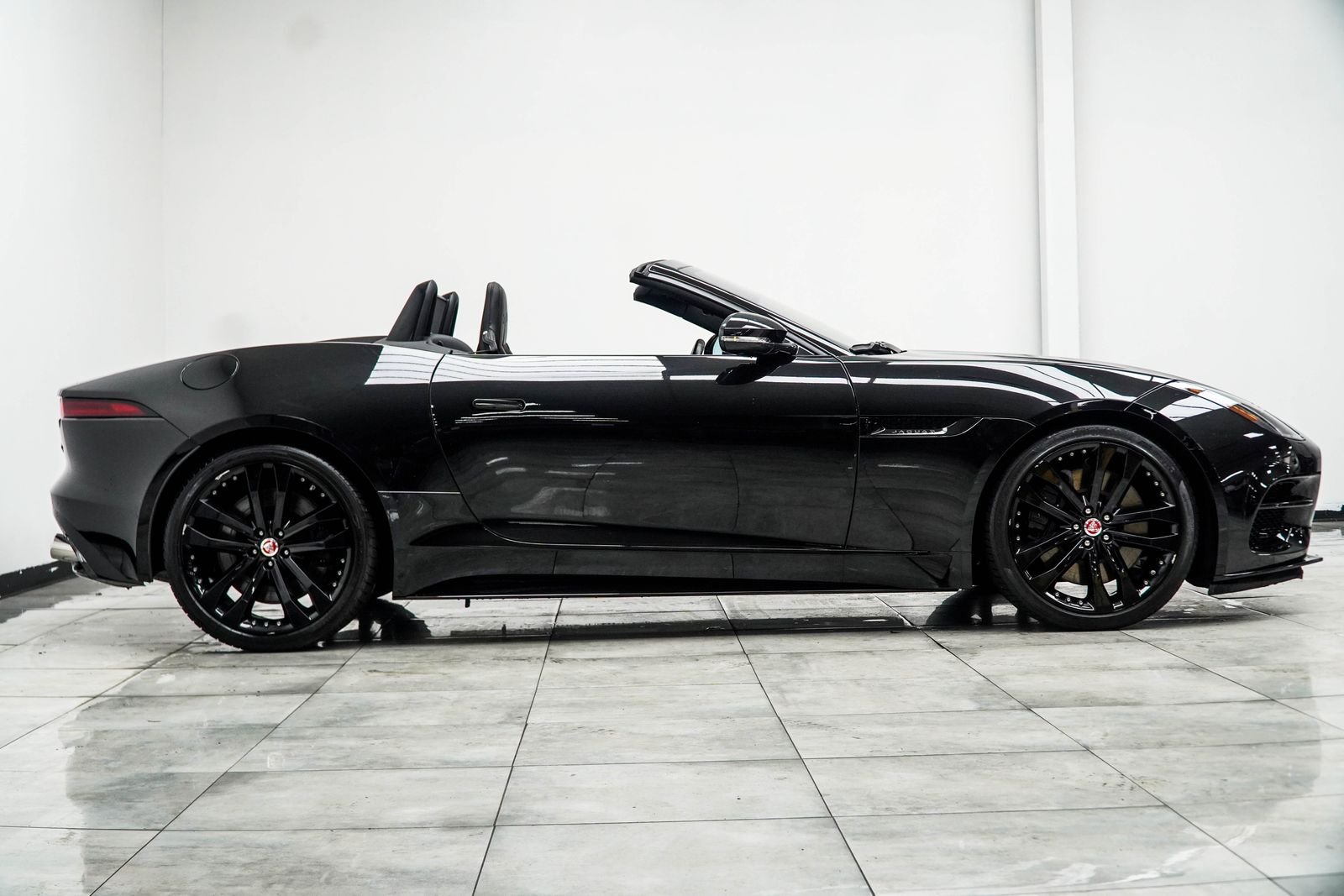 Used 2019 Black Jaguar R image 8