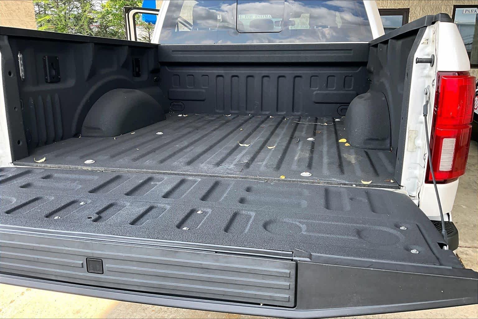 Used 2018 White Platinum Metallic Tri-Coat Ford King Ranch image 33