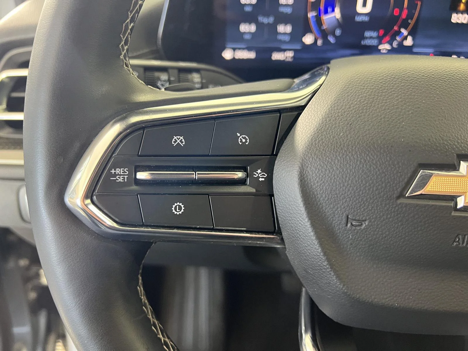 Used 2025 Sterling Gray Metallic Chevrolet AWD LT image 9