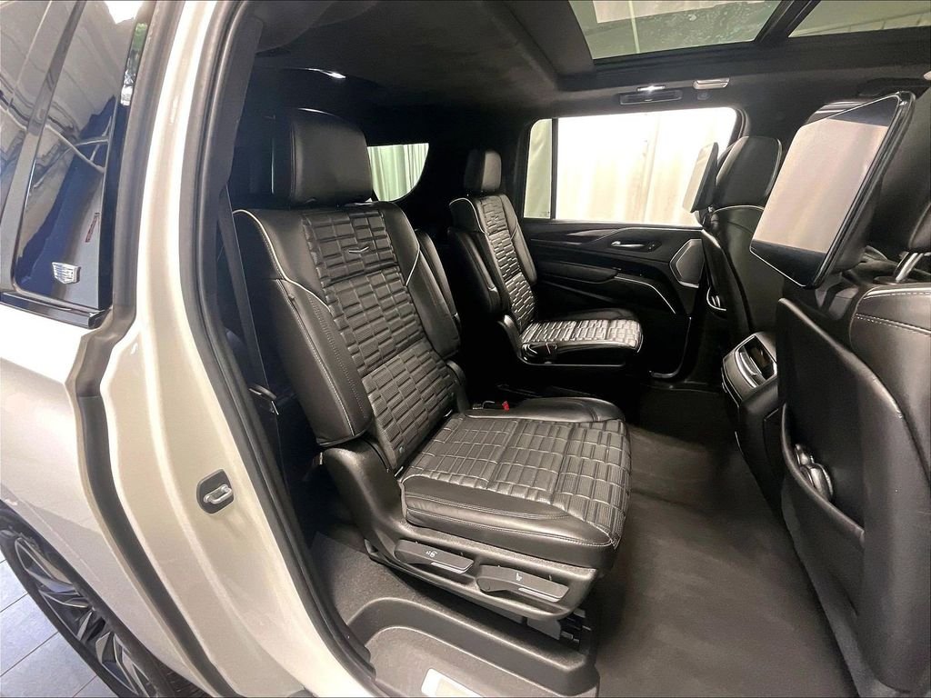 Used 2021 White Cadillac Sport Platinum image 16