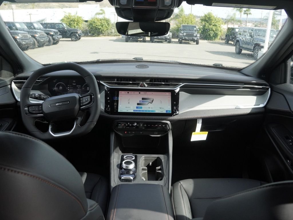 New 2026 Diamond Black Crystal Pearl-Coat Exterior Paint Jeep Limited image 22