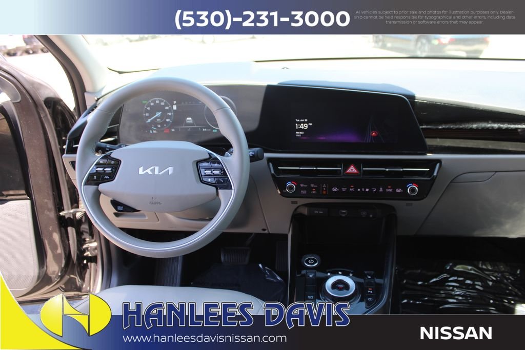 Used 2023 Gray Kia Wind image 18