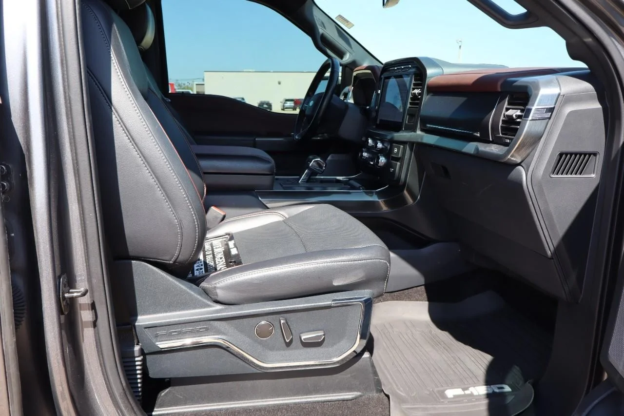 Used 2021 CARBONIZED GRAY Ford Lariat image 27