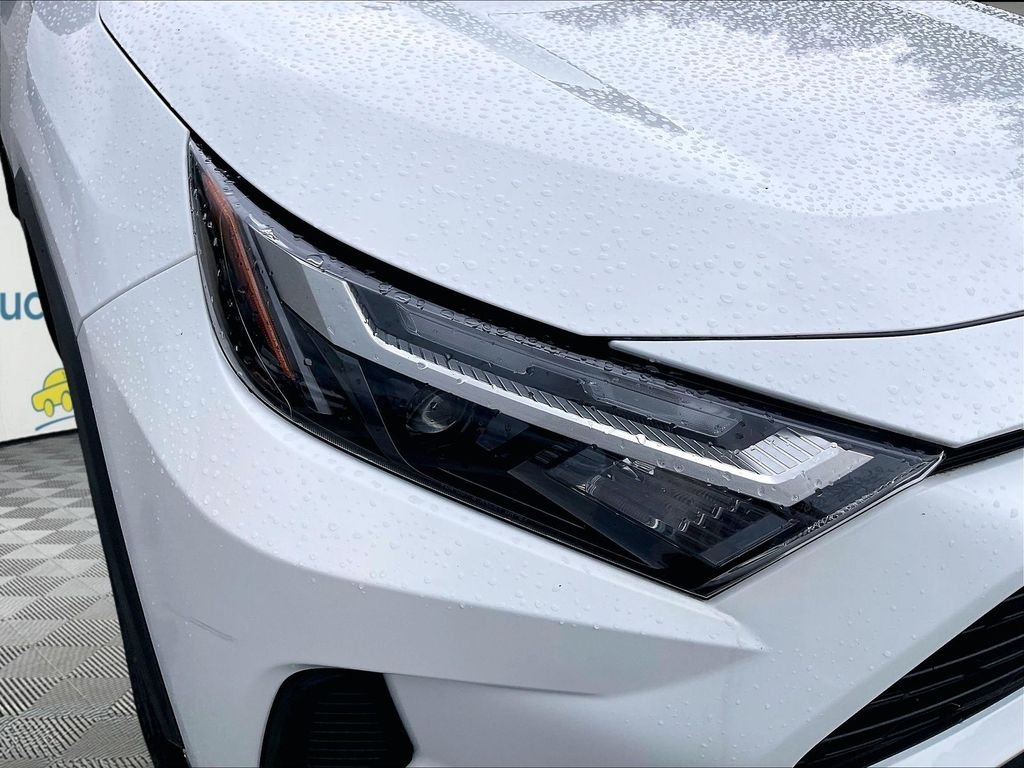 Used 2025 Ice Toyota LE image 29