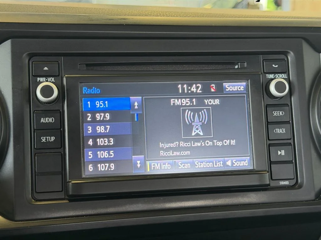 Used 2019 White Toyota SR image 19