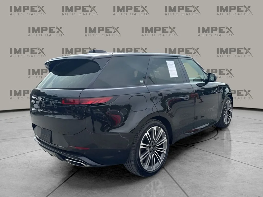Used 2024 Black Land Rover Dynamic SE image 5