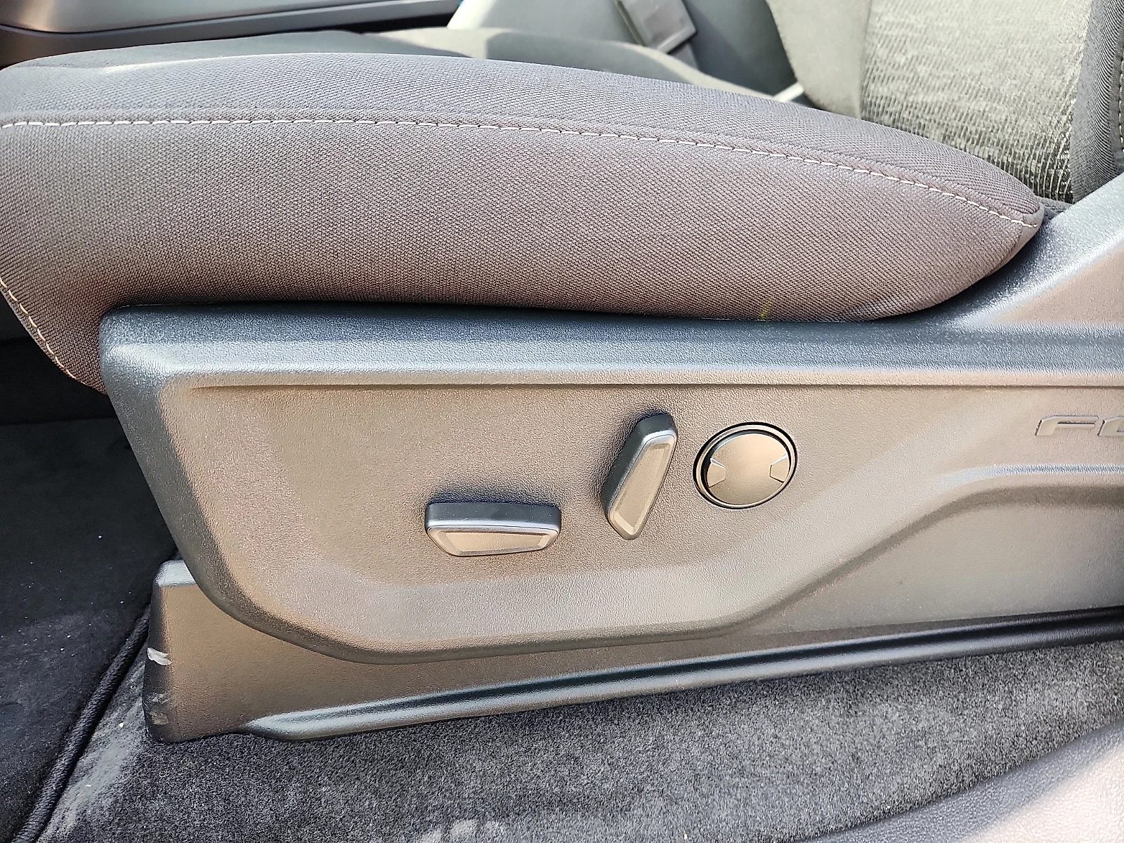 New 2026 Carbonized Gray Metallic Ford XLT image 16