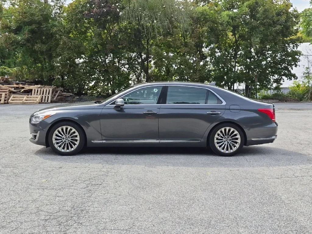Used 2017 Gray Genesis 5.0 Ultimate image 8
