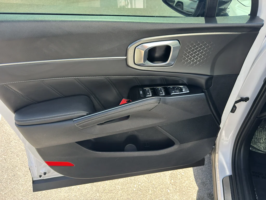 Used 2023 Glacial White Pearl Kia SX image 22