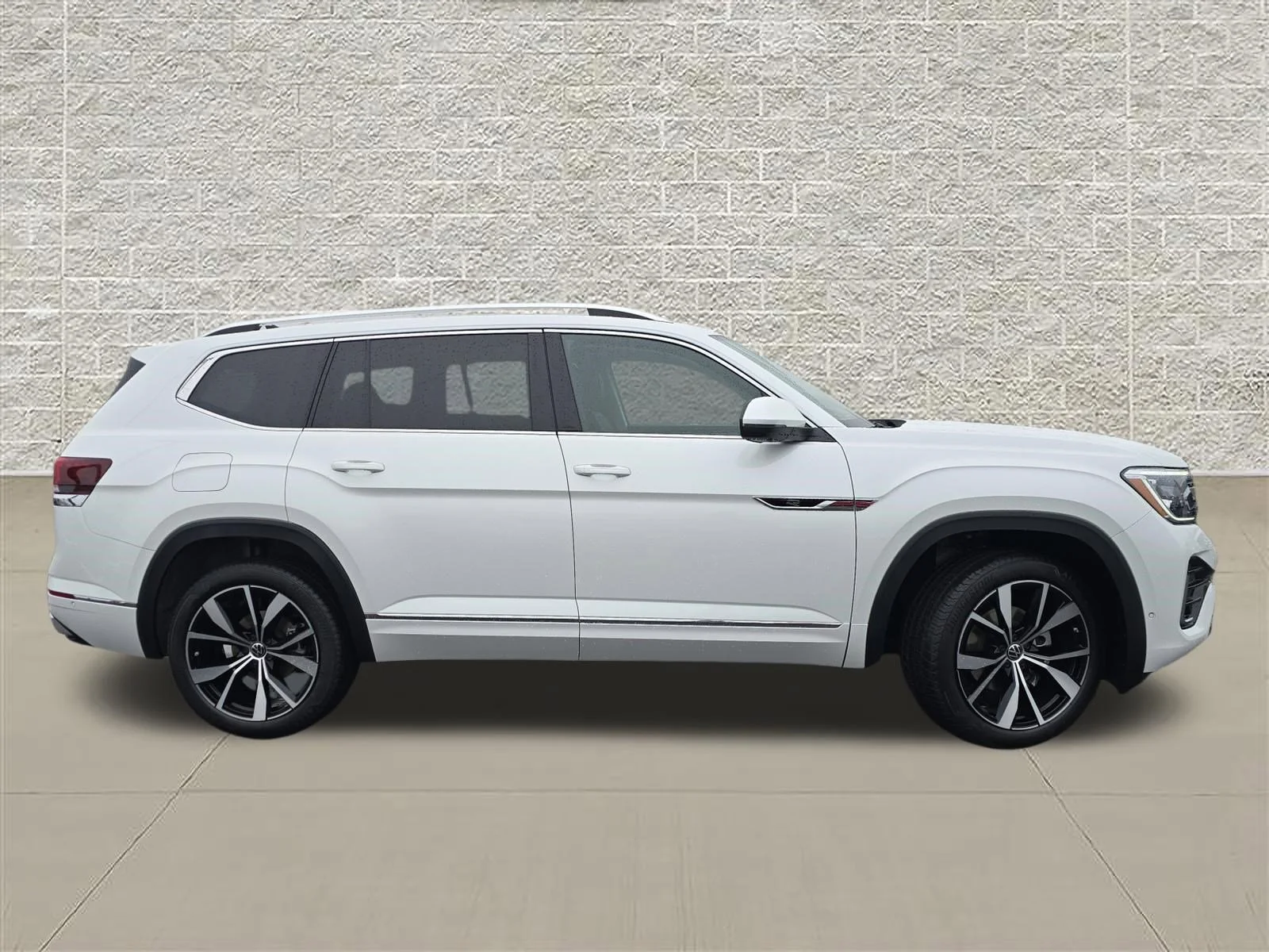 New 2026 Opal White Pearl Volkswagen 2.0T SEL Premium R-Line image 8
