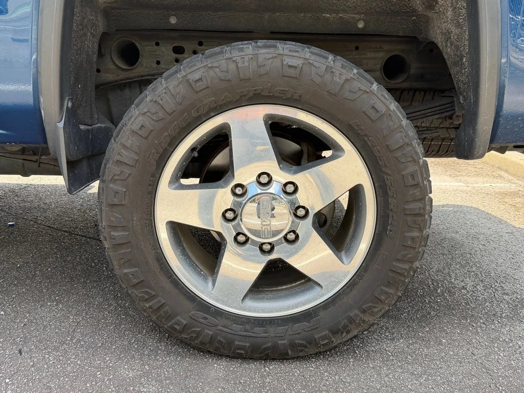 Used 2017 Blue GMC SLT image 16