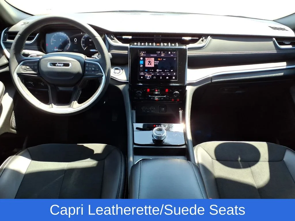Used 2025 White/off-white Jeep Altitude image 24