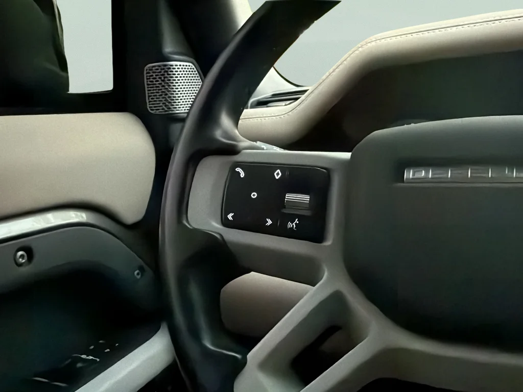 Used 2023 Gray Land Rover X-Dynamic SE image 17