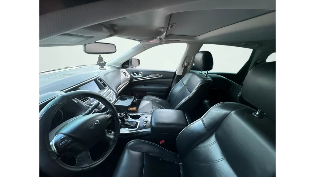 Used 2017 Black INFINITI Base image 19